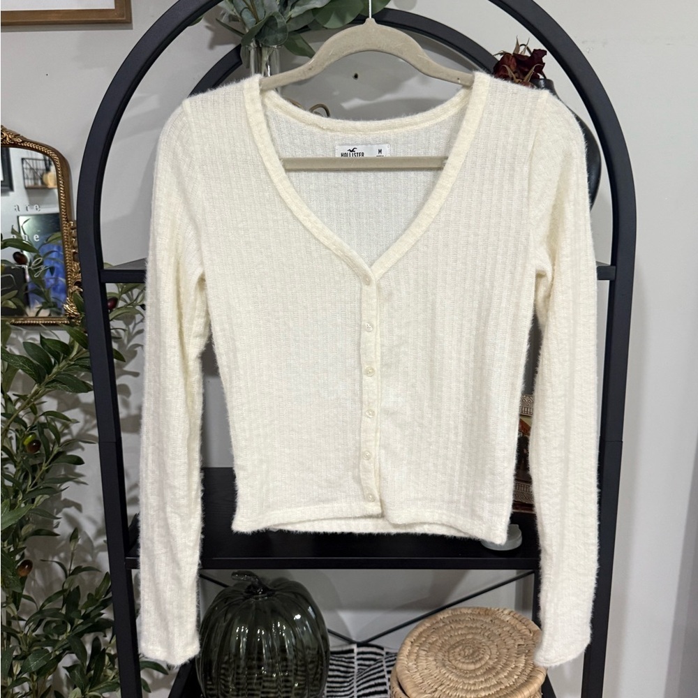 Hollister Ivory Button-Down V-Neck Top size medium